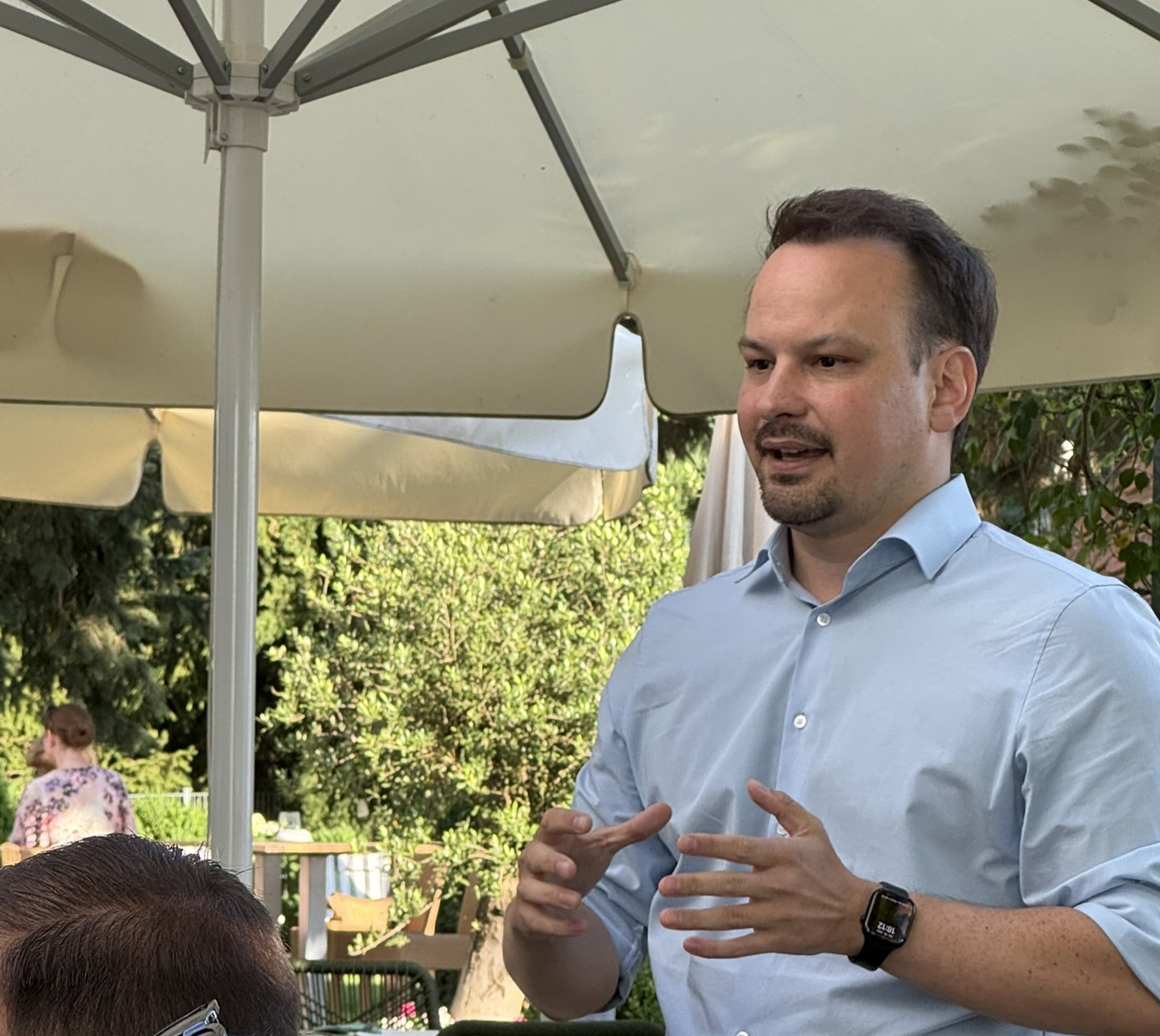 Matthias Fischbach bei seinem Impulsvortrag zu Wirtschaft und Bildung